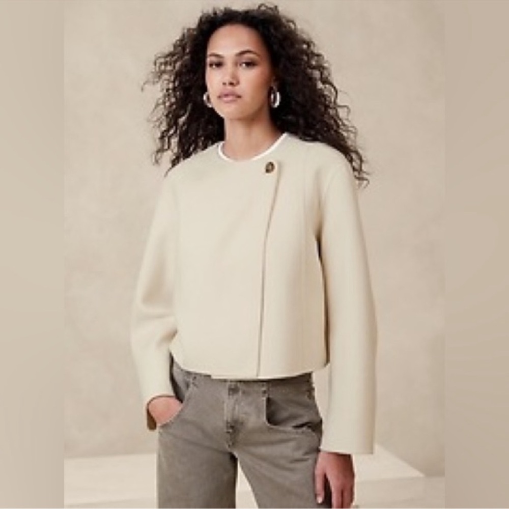 Banana Republic Cream cape jacket sz XL NWT